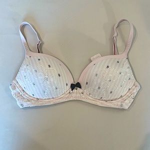 Victoria’s Secret Body by VS No Wire Pink and White Bra